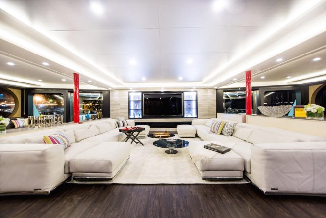 Luxury yacht SALUZI - Skylounge