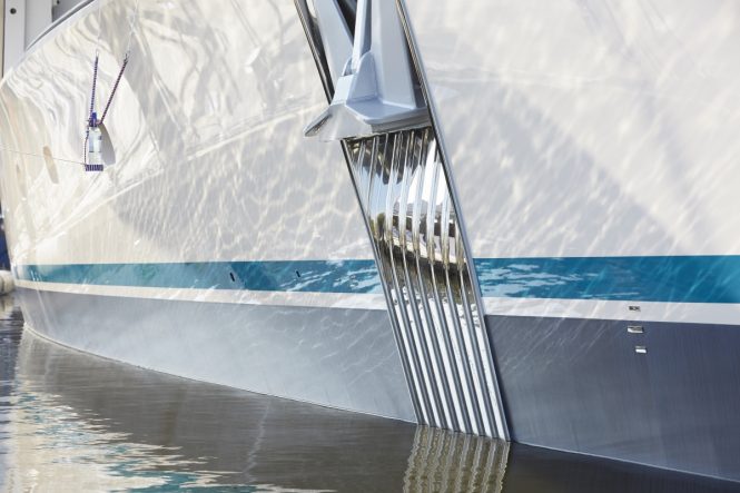Luxury yacht SAMAYA - Teal-coloured waterline