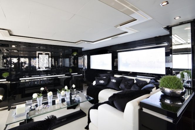Luxury yacht SEALYON - Main salon