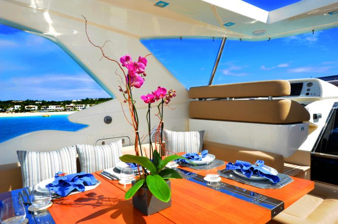Motor yacht AMORE MIO - Alfreso dining on the sundeck