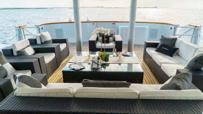 Superyacht GRAND ILLUSION - Main deck aft lounging