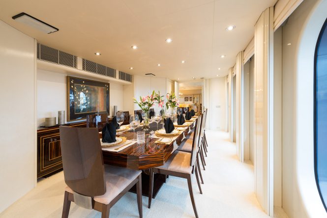 Superyacht SHE'S A 10 - Formal dining room
