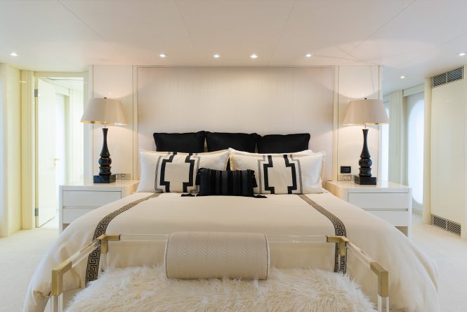 Superyacht SHE'S A 10 - Master suite