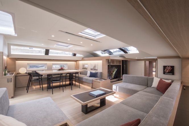 SATISFACTION dining and saloon - Photo Giuliano Sargentini, Courtesy of Southern Wind Shipyard