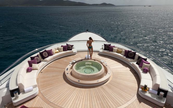 Jacuzzi aboard Solandge - this area can be converted into a disco : dancefloor