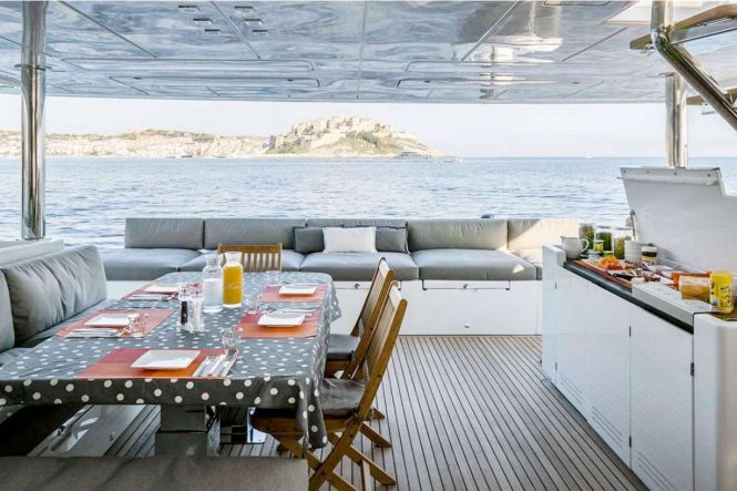 Exterior areas - aft deck aboard TWIN catamaran