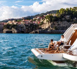 20% discount on Naples yacht charter with 33m Ferretti DECEMBER SIX