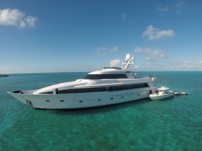 Motor yacht SEA DREAMS in the Bahamas