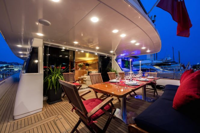 aft deck seating area