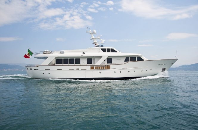 charter yacht Mrs WHITE