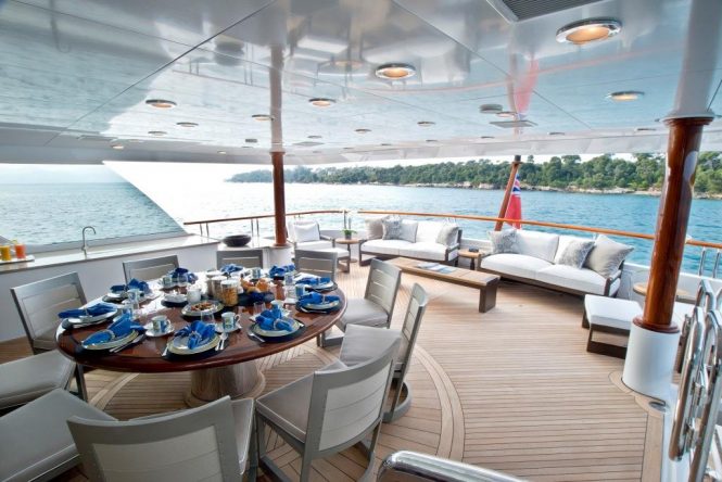 fantastic aft deck aboard LA DEA II