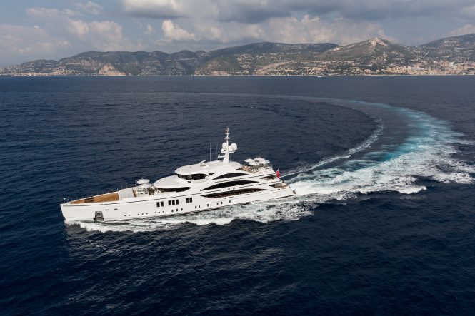 11.11 yacht cruising - Photo Jeff Brown