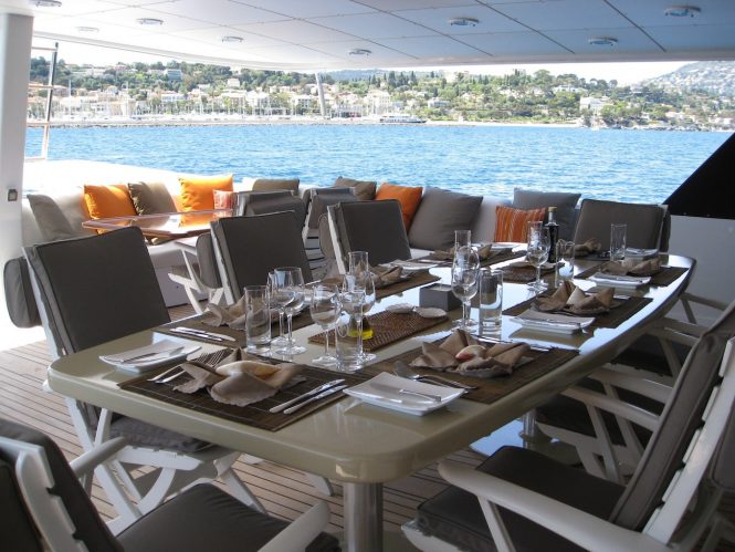 Alfresco dining option on aft deck