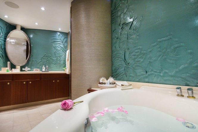 Beautiful master suite bathroom