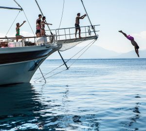 Enjoy '8 nights for the price of 7' in Greece with charter yacht ERATO