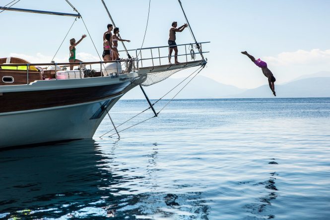 Relaxed and fun charter vacations with ERATO