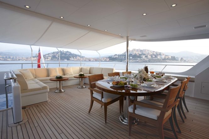 Spacious aft deck with alfresco dining area