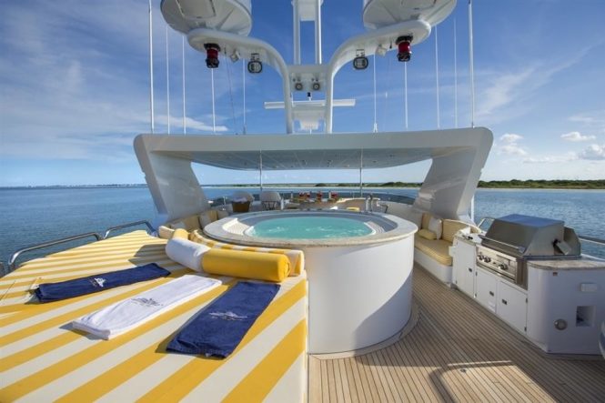 Sun deck with Jacuzzi