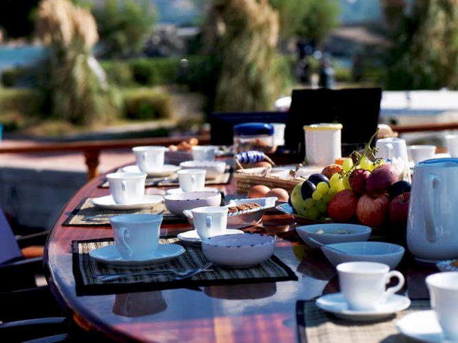 Alfresco dining set up