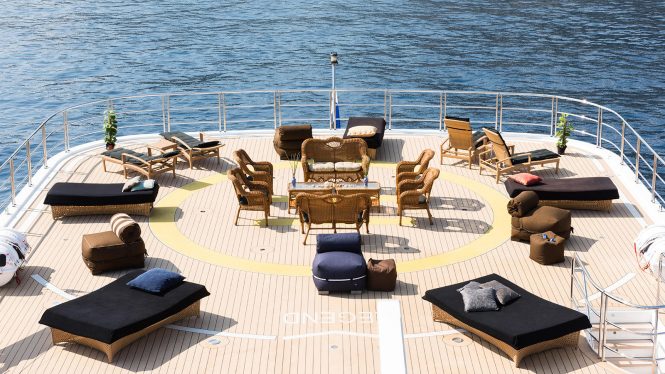 Helideck convertible into lounging and sunbathing area - Photo Jeff Brown