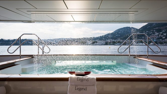 Jacuzzi pool with waterfall - Photo Jeff Brown