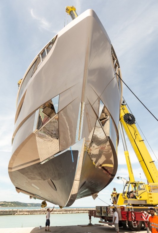 ZALANKA yacht about to hit water