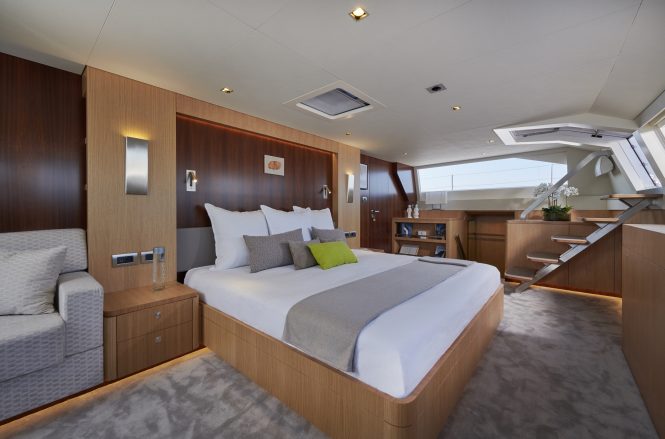 master suite - Photo Bernard Galeron / JFA Yachts