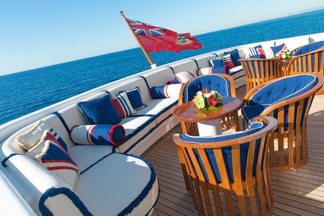 Aft deck seating