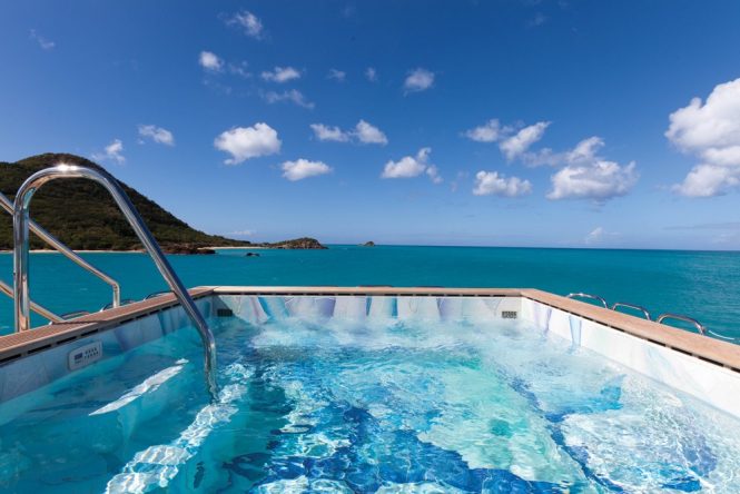 Large Jacuzzi pool to completely relax on your holiday