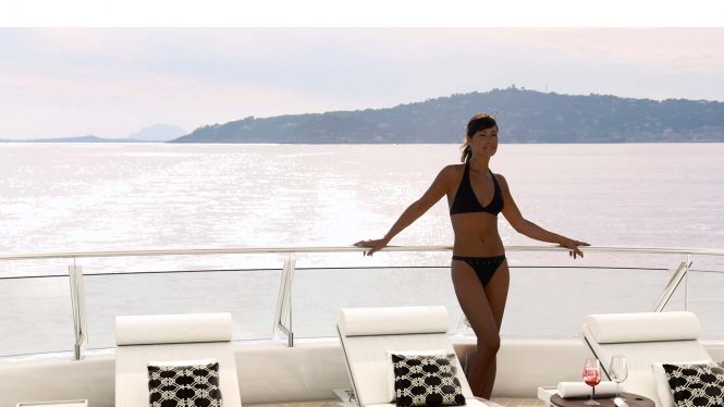 Relax on board in complete privacy