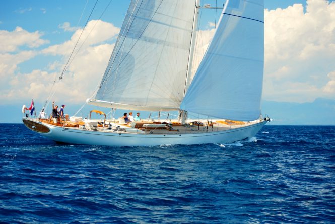 Sailing yacht WHITEFIN cruising