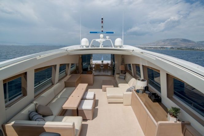 fantastic saloon which can be opened up