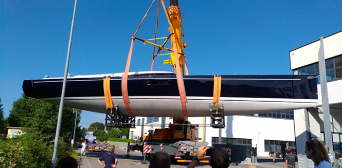 sailing yacht JIKAN to hit water