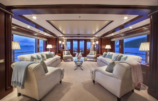 Elegant saloon with plenty of seating area