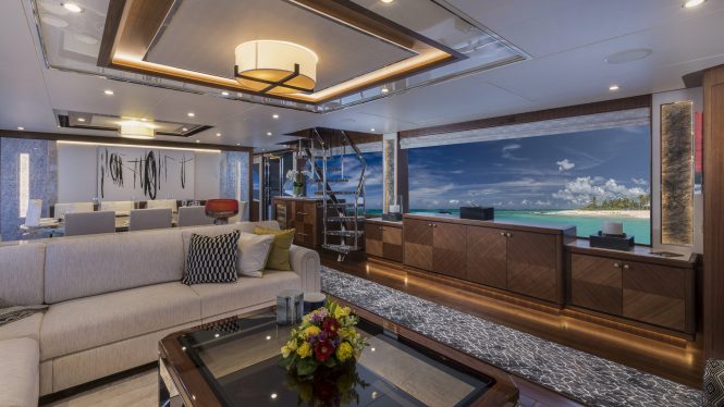 Fabulous saloon that opens up to side decks