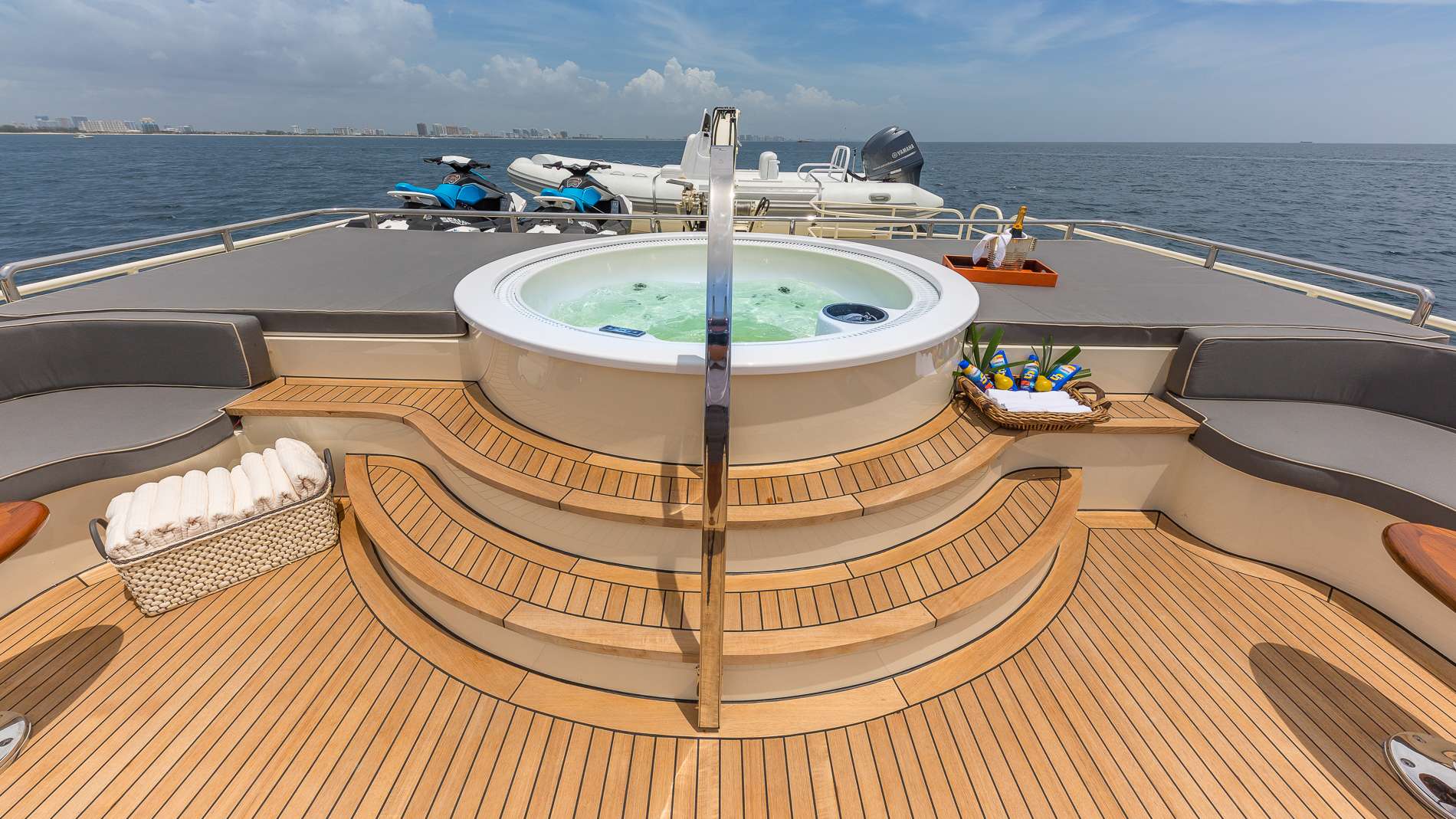 Jacuzzi with large sun pads for the ultimate relaxation — Yacht Charter