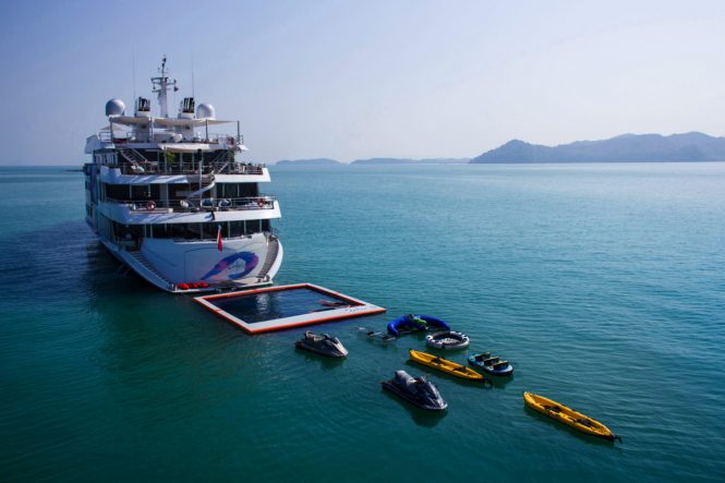 SALUZI with water toys