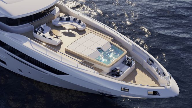 forward deck with Jacuzzi