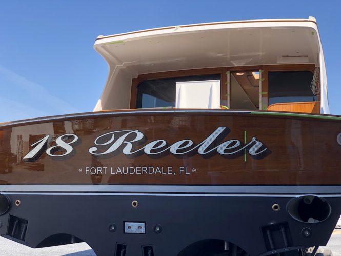 18 REELER sportfisher yacht