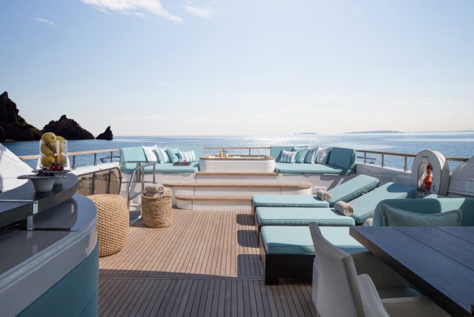 Amazing sun deck with jacuzzi