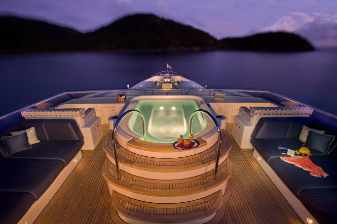 Fabulous huge Jacuzzi