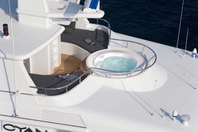 Jacuzzi at the bow