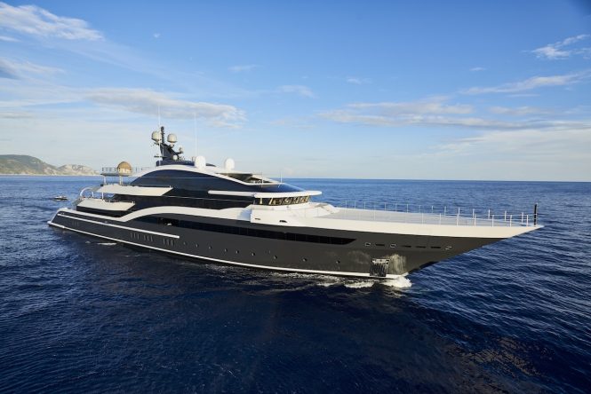 Mega yacht DAR - Photo Francisco Martinez