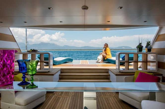 motor yacht NAMASTE - beach club lifestyle
