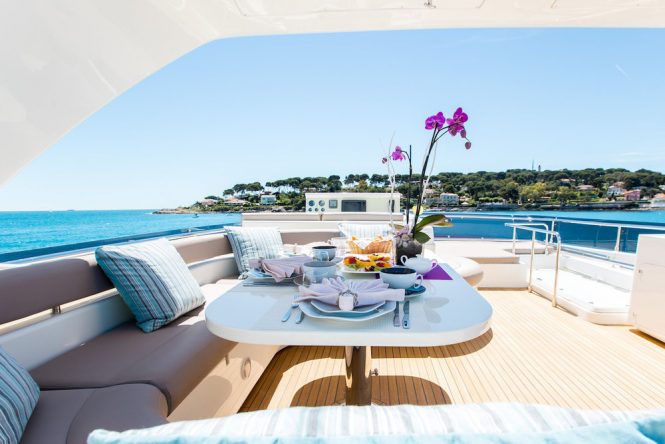 Breakfast setup alfresco