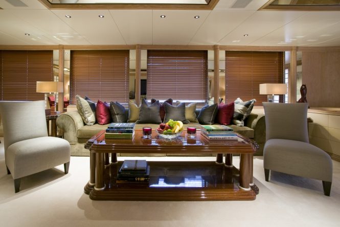 Inviting saloon with modern and elegant decor and comfortable sofas