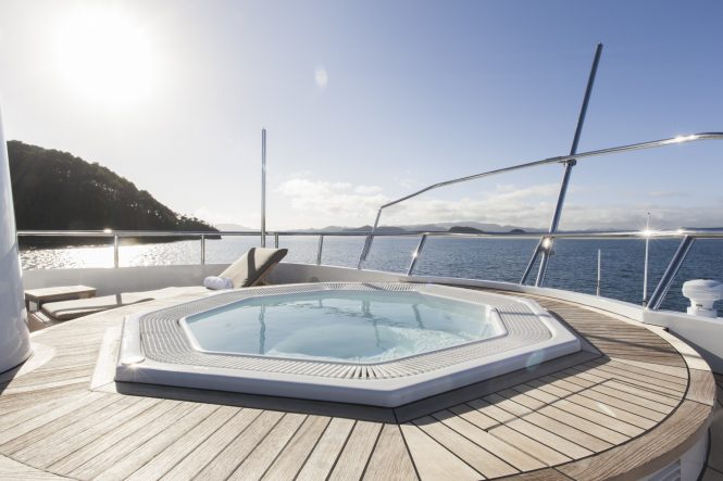 Jacuzzi with sunbathing area