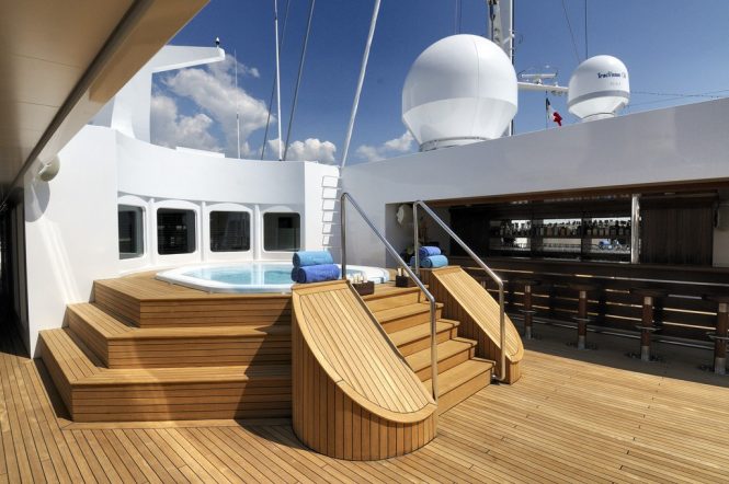 Large Jacuzzi hot tub and bar