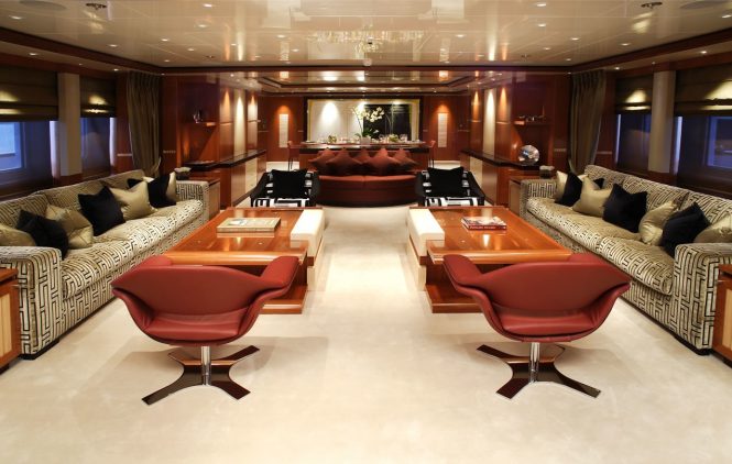 Saloon with plenty of seating and lounging areas