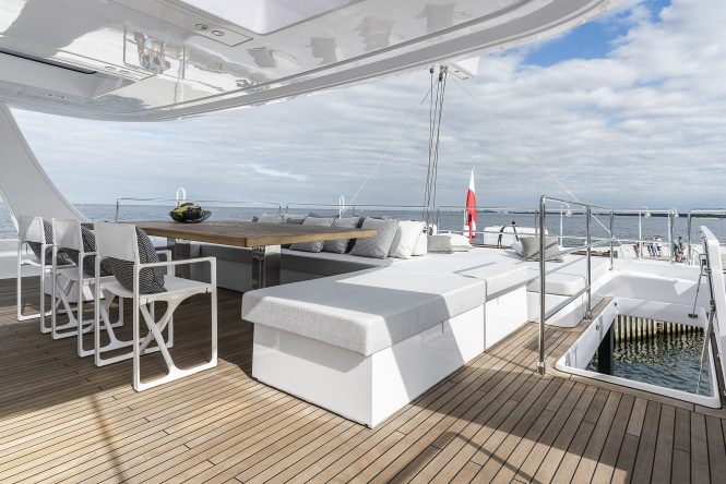 Aft deck seating